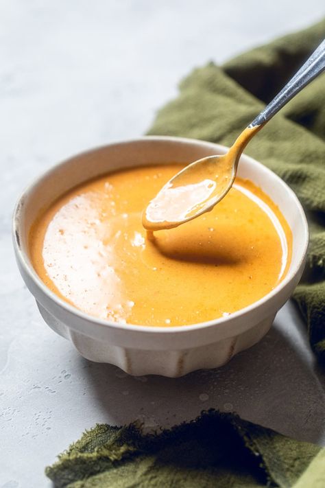 The Best Red Curry Sauce Easy Curry Sauce, Homemade Curry Sauce, Vegan Bbq Sauce, Green Sauce Recipe, Easy Peanut Sauce, Vegan Sauce Recipes, Red Curry Sauce, Peanut Sauce Recipe, Best Curry