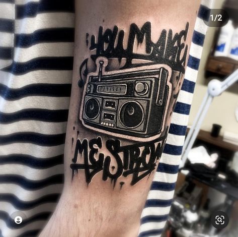 90s Hip Hop Tattoo Ideas, Hiphop Tattoo Ideas, Rap Tattoo Ideas, Tattoo Music Ideas, Boombox Tattoo, Hiphop Tattoo, Typographic Tattoo, Music Sleeve, Hip Hop Tattoo