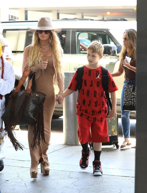 Jessica Simpson Hair, Jessica Simpson Style, Third Pregnancy, Los Angeles International Airport, At Airport, Nude Dress, Red T, International Airport, White Hoodie