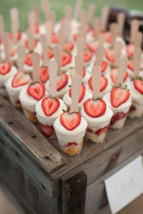 47 Sweet Finger Food Appetizers For Your Wedding - Weddingomania                                                                                                                                                      More Strawberry Shortcake Party, Rustic Wedding Decorations, Bridal Shower Food, Shower Food, Snacks Für Party, Wedding Desserts, Sheet Cake, Mini Desserts, Wedding Food