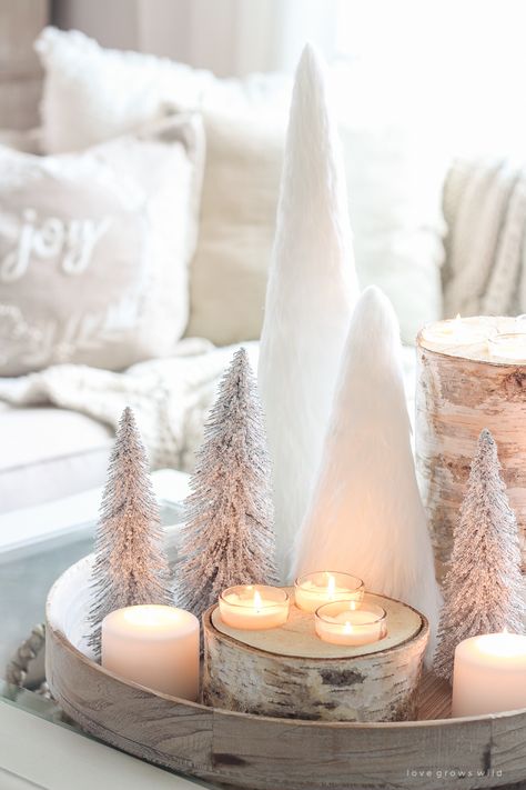 A beautiful neutral, light and bright living room decorated for Christmas Light And Bright Living Room, Room Decorated For Christmas, Deco Table Noel, Bright Living Room, Christmas Decorations Living Room, White Christmas Decor, Christmas Inspo, God Jul, Christmas Room