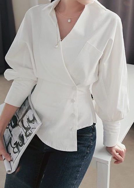 Balloon Sleeve Shirt, Woman In White, Sewing Clothes Women, Pakaian Feminin, Trendy Tops For Women, White Long Sleeve Blouse, Trendy Fashion Tops, Hem Blouse, Moda Vintage