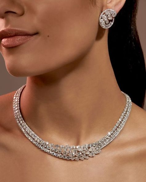 Choker Necklace Designs Silver, Saphire Jewelry, Necklace Styling, Fancy Necklaces, Beautiful Diamond Necklace, Beautiful Jewelry Diamonds, Real Diamond Earrings, Gold Bracelet Simple, Real Diamond Necklace