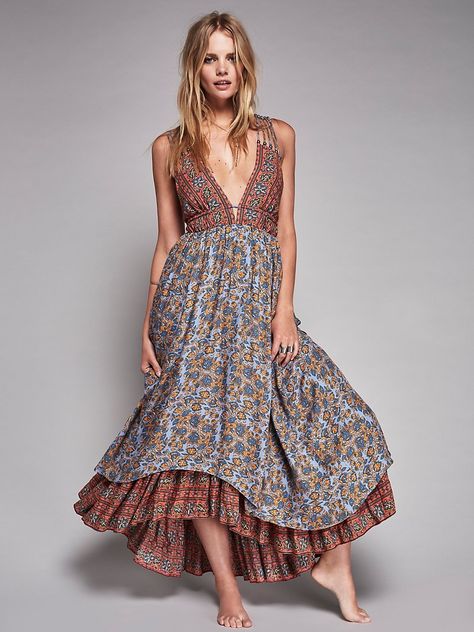 Free People Rhythm of Love Maxi Dress Bohemian Dress Formal, Looks Hippie, Hippie Maxi Dress, Estilo Hipster, Boho Style Outfits, Bohemian Maxi Dress, Flowy Maxi Dress, Outfit Trends, Maxi Dresses Casual