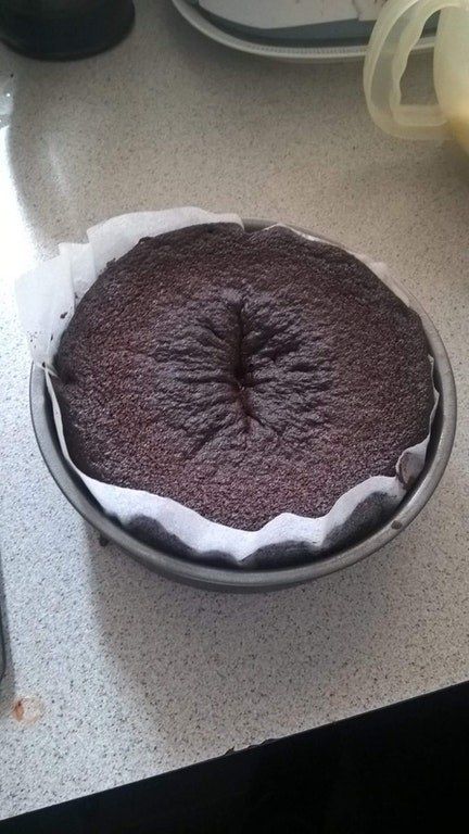 And this disturbing chocolate cake. 18 Cakes That Are Funnier Than They Have A Right To Be Epic Cake Fails, Goofy Cake, Cake Meme, Bad Cakes, Ugly Cakes, Cake Fails, Kreative Snacks, 18th Cake, Cakes To Make