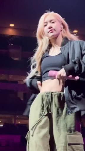 Rose Editsiz Video, Rose Editsiz Fancam, Rose Video, Rosé Aesthetic, Rosé Edit, Pink Tour, Jen Videos, Pretty Roses, Cool Music Videos