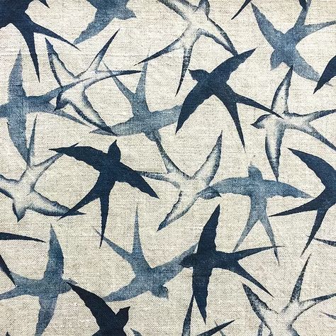 Hand printed fabric | Pauline Greuell Hand Print Fabric Design, Stencils For Fabric Painting, Painted Linen Fabric, Lino Fabric Print, Linocut Prints On Fabric, Printmaking On Fabric, Fabric Block Printing, Fabric Stamping Diy, Block Printing On Fabric