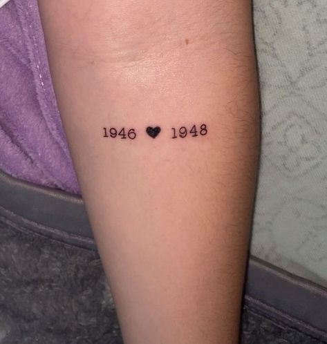 Date Tattoo On Ribs, Minimalist Grandparents Tattoo, Parents Birthdate Tattoo, Grand Parent Tattoo, Small Tattoos Memorial, Dates Tattoos For Women, Tattoo Idea For Grandparents, Tattoos For Your Grandparents, Grandparents Memorial Tattoo