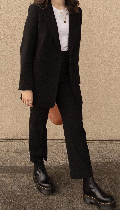 Tomboy Outfits Professional, Womens Masculine Formal Wear, Lawyer Outfits Women Aesthetic, Urban Formal Outfits, Indie Formal Outfits, Soft Goth Work Outfits, Formal Fits Women Aesthetic, Professional Outfits Masc Women, Formal Queer Outfits