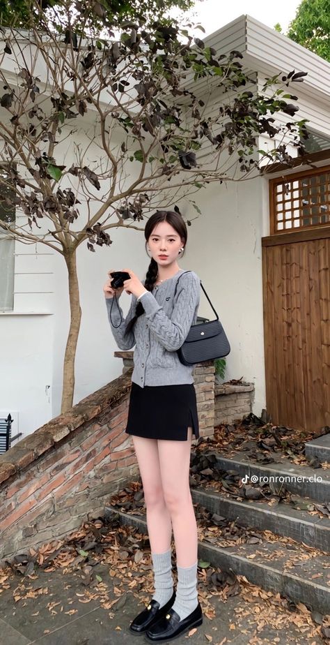 Korean Casual Skirt Outfit, Ulzzang Work Outfit, Fall Outfit Korean Style, Japan Fits Autumn, Korean Girl Fashion Aesthetic, Dress Outfits Korean Style, Asian Fall Fashion, Korean Outfits Fall, Korean Dress Outfit Casual