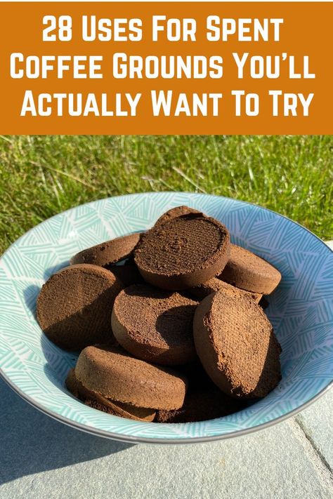 Uses For Coffee Grounds, Homesteading Skills, Coffee Grinds, Coffee Uses, Household Cleaning Tips, Homemade Remedies, Cleaners Homemade, Diy Coffee, Natural Cleaning Products