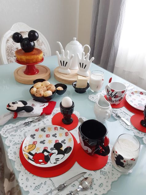 Mickey Kitchen, Cute Phrases, Kitchen Themes, Disney Christmas, Kitchen Stuff, Decoration Table, Disney Parks, Disney Mickey, Aurora