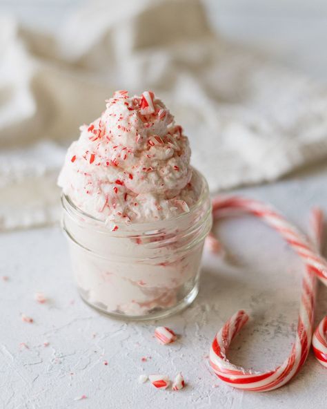 Peppermint Whipped Cream, Home Made Candy, Candy Cane Recipe, Homemade Latte, Easy Candy, Making Whipped Cream, Easy Holiday Recipes, Holiday Brunch, Just Eat