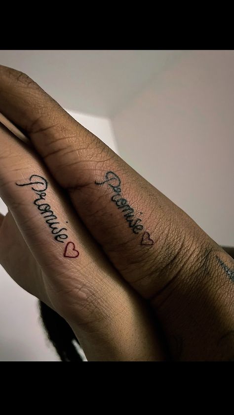 Cute Tatoos Ideas, Black Couple Tattoo Ideas, Matching Tat Couple, Matching Tattoos On Hand, Matching Tattoos With Your Boyfriend, Lover Boy Tattoo Ideas, Matching Gf Tattoos, Matching Tattoos For Couple, Mother And Daughter Tattoos Unique