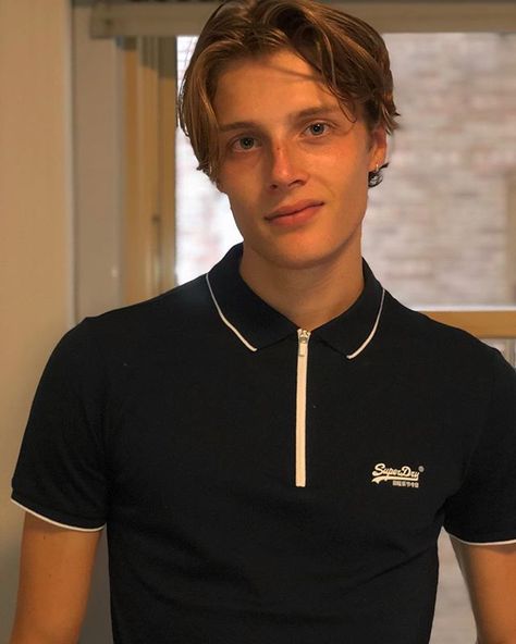 Hugh Laughton-Scott on Instagram: “Awkward smile 101 @superdry #superdry #ad” Boyfriend Haircut, Hugh Laughton Scott, Awkward Smile, Hugh Laughton, Bad Boy Quotes, Man Icon, Guys Clothing Styles, Boy Hairstyles, Dream Guy