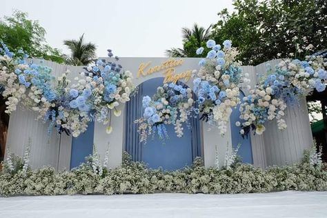 Blue Wedding Backdrop, Dres Kondangan, Indoor Wedding Decorations, Reception Stage Decor, Wedding Stage Backdrop, Wedding Background Decoration, Wedding Stage Design, Marriage Decoration, Wedding Backdrop Design