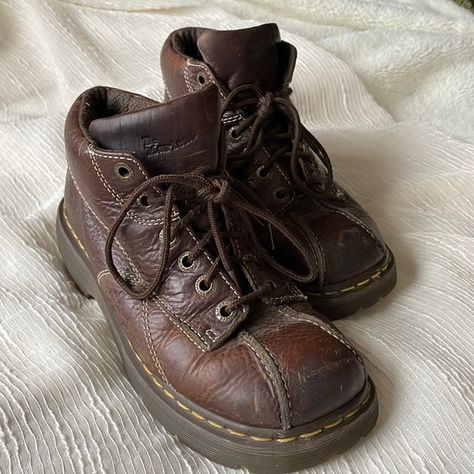 Dr Martens Vintage Chunky Brown Flower Platform Ankle Boot Vintage Dr Martens Boots, Chunky Dr Martens, Vintage Brown Doc Martens, Vintage Chunky Boots, Old Doc Martens, Brown Chunky Shoes, Chunky Brown Shoes, 90s Shoes Aesthetic, Chunky Doc Martens