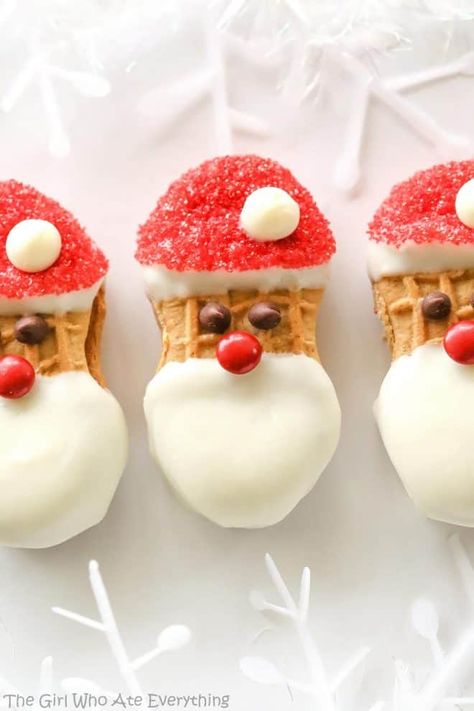 Santa Claus Cookies - easy Nutter Butter based cookies to make with your kids that are fancy enough to give to your friends. the-girl-who-ate-everything.com Santa Claus Cookies, Santa Desserts, The Girl Who Ate Everything, Easy Christmas Treats, Nutter Butter Cookies, Nutter Butter, Christmas Cookies Easy, Best Christmas Cookies, Santa Cookies