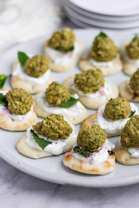 Mini Falafel, Grilled Strawberries, Tzatziki Recipes, Pumpkin Hummus, Fall Appetizers, Classic Appetizers, Easter Food, Pickled Red Onions, Holiday Appetizers