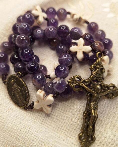 Handmade rosary with prayer and love. Made in Nice, France. Made with simplicity, stone and file nothing more. Very elegant. Ideal for a religious gift that is sure to leave a strong impression. Five decade rosary made of Amethyst natural stone beads (8 mm). Each stone is unique. Features: The rosary measures: 32cm The pearls between the decades measure 8mm. The crucifix measures 4 cm. Center of the Rosary of the Miraculous Medal 2 cm. Packaged in a velvet gift bag. "The best method of prayer is to pray the Rosary." Saint Francis de Sales "The Rosary is my favorite prayer." Saint Pope John Paul II "How beautiful is the family that recites the Rosary every evening! » Saint John Paul II "The Rosary is a prayer that is both humble and simple and theologically rich in biblical content. I beg y Amethyst Rosary, Personalized Rosary, Handmade Rosary, Mother Mary Images, Decade Rosary, Praying The Rosary, The Rosary, Natural Stone Beads, Nice France