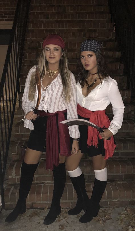 Pirate Dress Up Women, Haunted Pirate Costume, No Corset Pirate Costume, Pirate Womens Costume Diy, Diy Pirates Of The Caribbean Costume, Basic Pirate Costume, Pretty Pirate Costume, Pirate Costume No Corset, Home Made Pirate Costumes