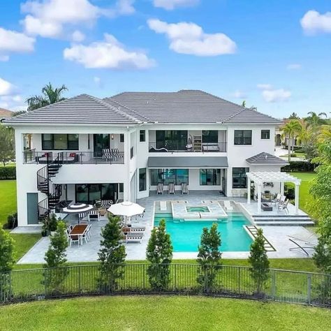 Florida Mansion, Luxury Houses Mansions, Luxury Beach House, Luxury Modern Homes, Dream Life House, Beautiful House Plans, Mansions Luxury, Luxury Homes Dream Houses, Luxury House Designs