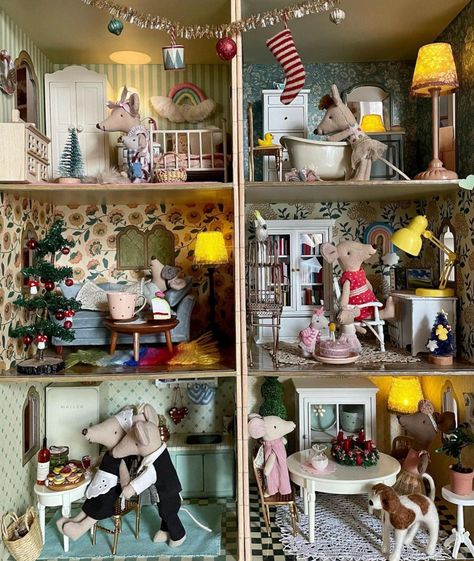 Miniature Mouse House, Mouse Mansion, Maileg Doll House, Maileg Mice, Dollhouse Holiday, Maileg Dolls, Dollhouse Inspiration, Maileg Mouse, Mouse House