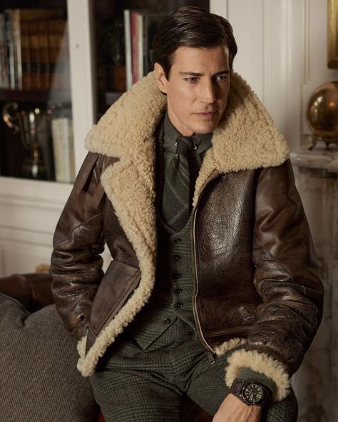 Old School Outfits, Sheepskin Jacket Mens, Ivy Fashion, Ralph Lauren Love, Suit Inspiration, Mert And Marcus, Flying Jacket, Mario Sorrenti, Patrick Demarchelier