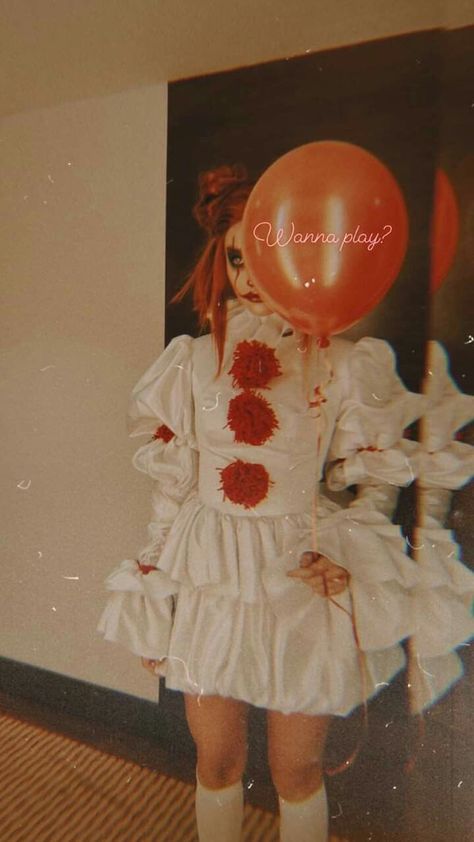 Pennywise Halloween Costume, Pennywise Halloween, Halloween Costumes Women Scary, Creepy Halloween Costumes, Scary Halloween Costume, Pretty Halloween Costumes, Liza Soberano, Scary Costumes, Scary Halloween Costumes