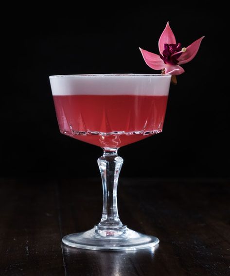 Tea Syrup Recipe, Hibiscus Cocktail, Classy Cocktails, Tea Syrup, Hibiscus Drink, Garnish Ideas, Hibiscus Syrup, Creative Cocktails, Cocktail Syrups