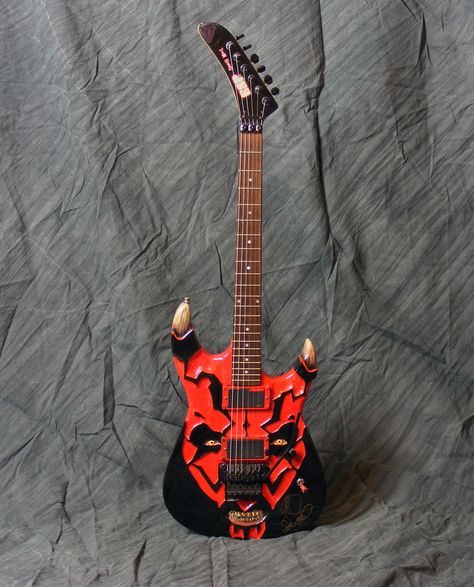 Darth Maul custom guitar Bc Rich Gunslinger, Weird Guitars, Electric Guitar Art, Custom Electric Guitars, Guitar Photography, Guitar Pics, Cool Electric Guitars, Guitar Gear, Classic Guitar