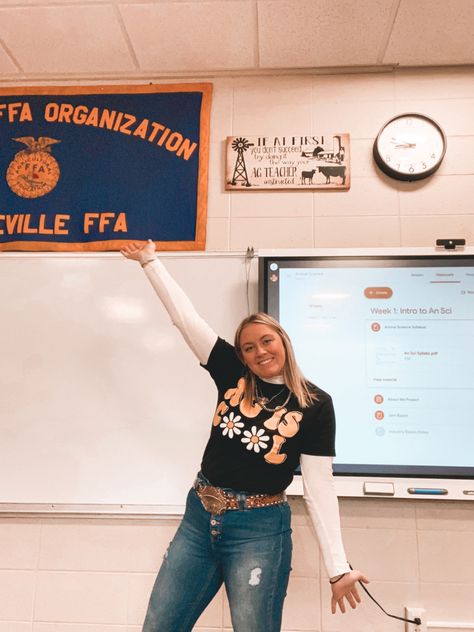 Ffa Teacher Outfits, Agriculture Teacher Outfits, Ag Teacher Aesthetic, Ag Teacher Classroom Ideas, Modest Outfits Fall, Ffa Teacher, Ag Teacher Outfits, Agriculture Classroom, Teaching Fits