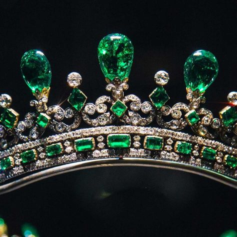 Emerald Tiara, Diana Queen, Tiaras Jewellery, Royal Crowns, Royal Tiaras, Diamond Tiara, Kensington Palace, Pippa Middleton, Royal Jewels