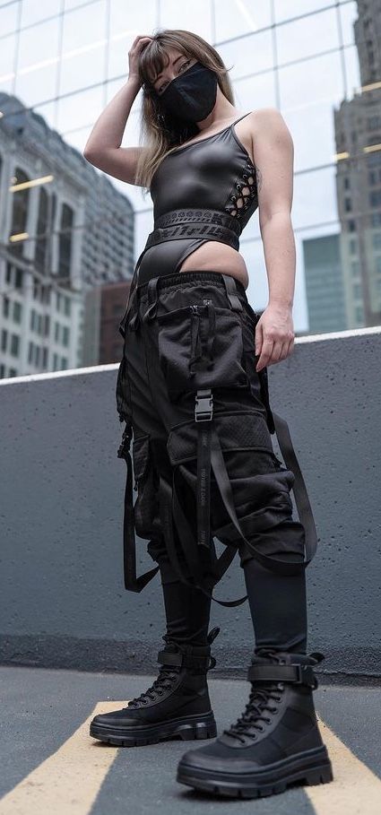 Love the full black look to this cyber street wear. Espially with the suspenders. Source: @imtaylorrae on instagram #cyberpunk #cyberwear #cybergoth #streetwear #cyber #aesthetic #cyberaesthetic #black #dark #hair #hairstyles #future #futuretech #futureboards #taylorrae #streetstylefashion #city #street Cyberpunk Jacket Female, Cyberwear Fashion Women, Future Tech Outfit, Cyberpunk Womens Fashion, Futuristic Goth Aesthetic, Cyberpunk Pants Female, Cyberpunk Grunge Outfit, Urban Cyberpunk Fashion, Dark Cyberpunk Aesthetic Fashion