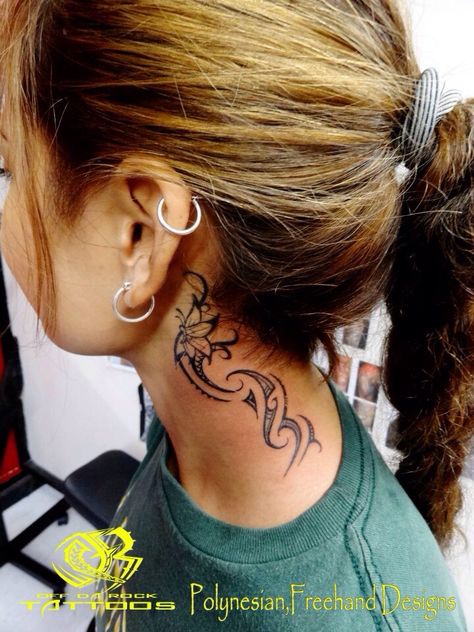 Off da rock Maori Tattoo Frau, Polynesian Tattoos Women, Behind Ear Tattoos, Polynesian Tattoo Designs, Polynesian Tattoos, Samoan Tattoo, Hawaiian Tattoo, Sun Tattoos, Geniale Tattoos