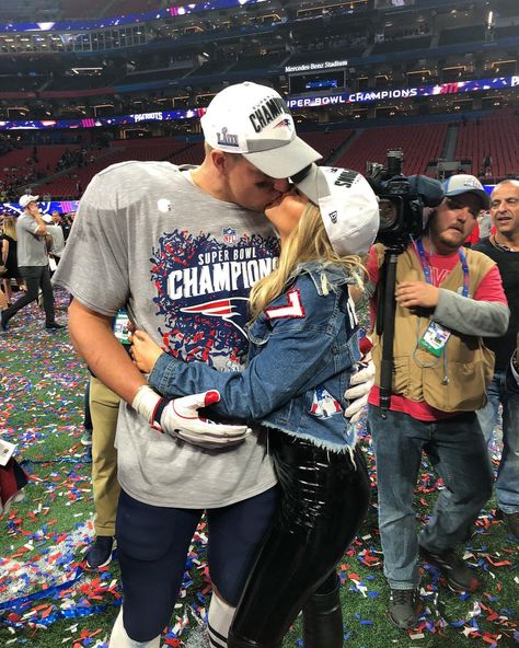 CAMILLE on Instagram: “tastes like a champion” Trophy Diy, Nfl Wives, Camille Kostek, Super Bowl Trophy, Super Bowl Outfit, Football Girlfriend, Football Couples, Football Jersey Outfit, Sports Illustrated Models