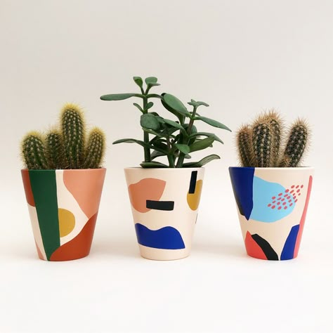 Red Pot Painting Ideas, Terracotta Pot Design Ideas, Abstract Pot Painting, Abstract Ceramic Painting, Painted Planter Ideas, Ceramic Pot Design, Clay Pot Design, Painted Plant Pot Ideas, Plant Pot Design Ideas