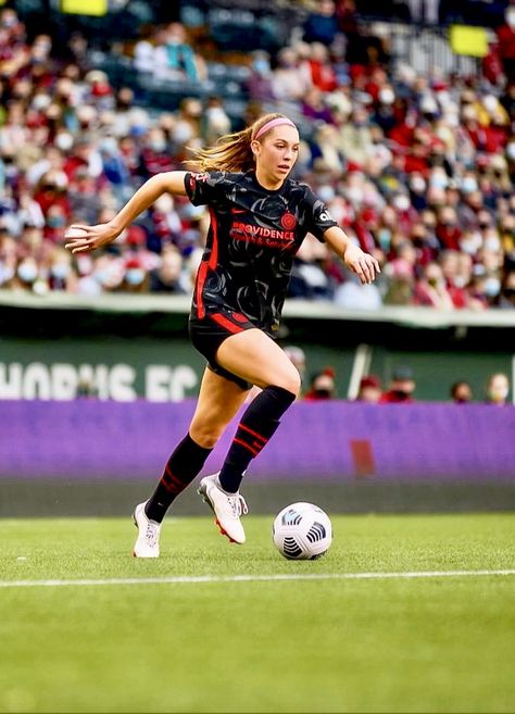 Morgan Weaver #22, forward, 2022 Portland Thorns Portland Thorns, Soccer Players, Figure Drawing, Portland, Motion, Soccer, Running, Football