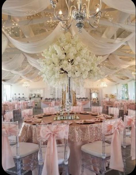 Debut Theme Ideas Rose Gold, Pink Rose Gold Quince Theme, Pink Blush Quinceanera Theme, Elegant 15 Decorations, Quince Decorations Champagne Pink, Blush Pink And Gold Quinceanera Theme, Rose Gold Pink Quinceanera Theme, Cute Rose Gold Quince Nails, Light Pink Venue Quince