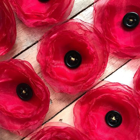 Poppy Pins, Flower Poppy, Remembrance Day Poppy, Red Poppy Flower, Royal British Legion, Poppy Brooches, Poppy Pattern, Brooch Diy, Poppy Red