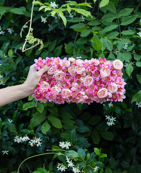 Diy Clutch Purse, Clutch Diy, Tiny Purses, Clutch Design, Flower Clutch, Purse Diy, Diy Clutch, Flower Purses, Floral Clutches