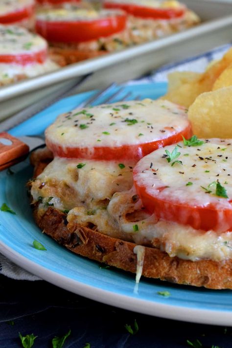 Looking for new ways to use canned tuna? Look no further! Tuna and Tomato Melts are our new family favourite weeknight dinner! All you need is a baking sheet, so there's very little clean up. Serve with a side of kettle chips for a delicious meal! Tuna And Tomato, Melt Sandwiches, Open Face Sandwich, Asparagus Pasta Salad, Tuna Melt Sandwich, Tuna Melt Recipe, Banana Oatmeal Muffins, Melt Recipe, Tuna Melt