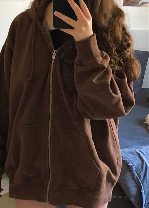 Indy Outfits, Brown Zip Up Hoodie Outfit, Summer Outfits Indie, Brandy Melville Hoodies, Brown Clothes Aesthetic, Indie School Outfits, Indie Summer Outfits, Indie Girl Outfits, Indie Hoodie