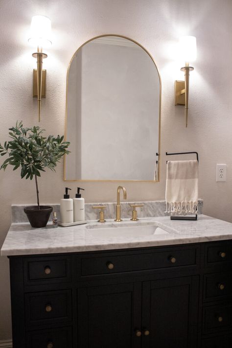 Transitional Powder Room Decor - Taryn Whiteaker Designs Powder Room With Sconces, Room Decor With Vanity, Gold Bathroom Accents, Modern Half Bathroom, Classic Powder Room, Small Vanities, Wash Walls, Transitional Powder Room, Bathroom 2023