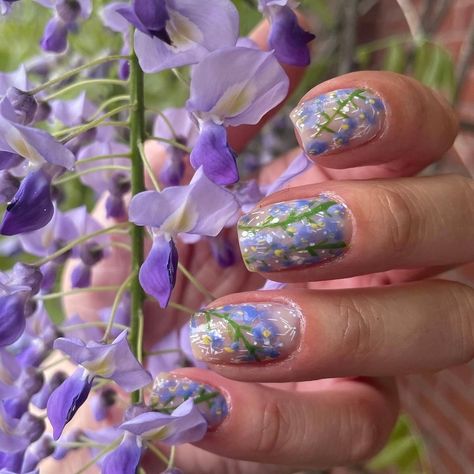 Urban Wisteria 💜 @canipaintyournails using Bespoke Lace to add "the perfect ✨ je ne sais quoi ✨ backdrop for a delicate wisteria 💜 inspired by the streets of NYC" 🚕 Wisteria Nails, Flower Inspired Fashion, Wisteria Flower, Fashion Garments, Inspired Fashion, Wisteria, The Streets, Nail Colors, Bespoke