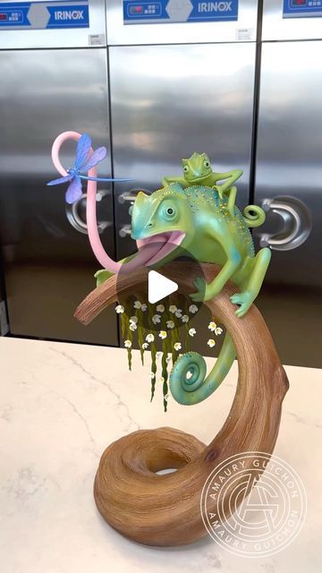 Chocolate Sculptures Art, Amaury Guichon, Chocolate Videos, Chocolate Sculpture, Chocolate Showpiece, Sculpture Images, Girls Cake, Chocolate Sculptures, Sculpting Tutorials