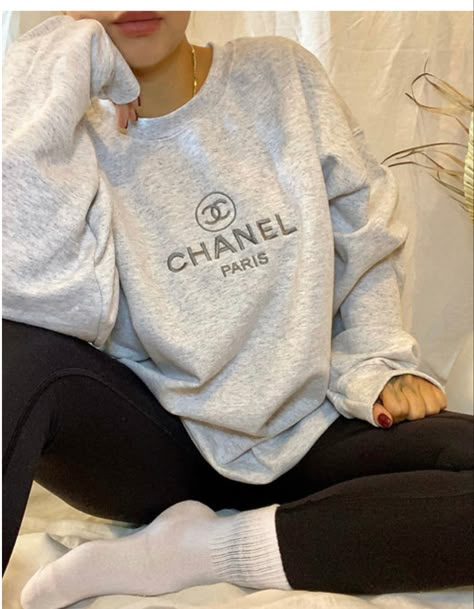 Gray Crewneck Outfit, Chanel Sweatshirt, Fits For Winter, Crewneck Outfit, Cute Clothing Stores, Chanel Inspired, Trendy Outfits For Teens, Grey Crewneck, Teenager Outfits