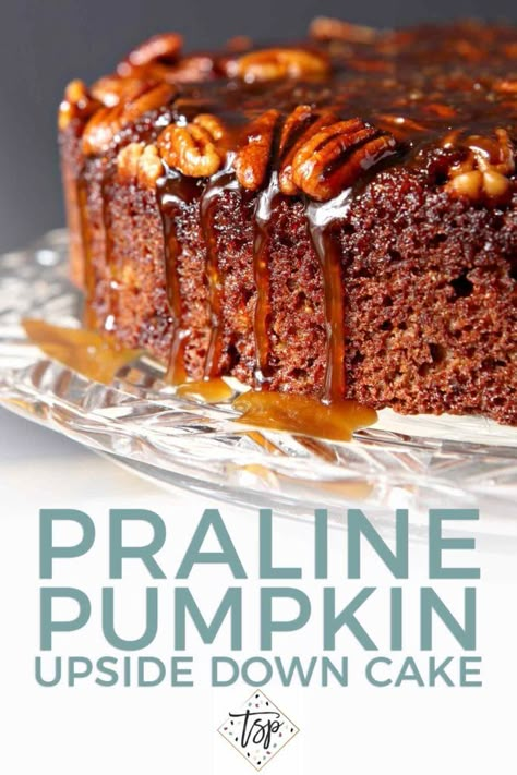 Fall Cakes Autumn, Pumpkin Upside Down Cake, Fall Desserts Thanksgiving, Yoghurt Muffins, Autumn Cakes, Thanksgiving Desserts Pumpkin, Bourbon Caramel Sauce, Cake Fall, Dessert Thanksgiving