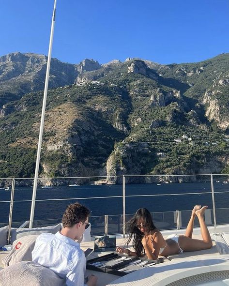 Aesthetic Relationship Goals, Club Lifestyle, Gossip Girl Aesthetic, Aesthetic Preppy, Yacht Party, Super Rich Kids, Preppy Lifestyle, Money Aesthetic, Summer Glow