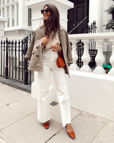 Beatriz | Madame de beige 🤍 Cashmere sweater: @londoncashmerecompany Trousers: @zara (le marine) Blazer: @elroseclothing Shoes: @arketofficial… | Instagram Marine Jeans, Zara White, Cashmere Sweater, Cashmere Sweaters, Camel, Cashmere, Casual Outfits, Zara, Trousers